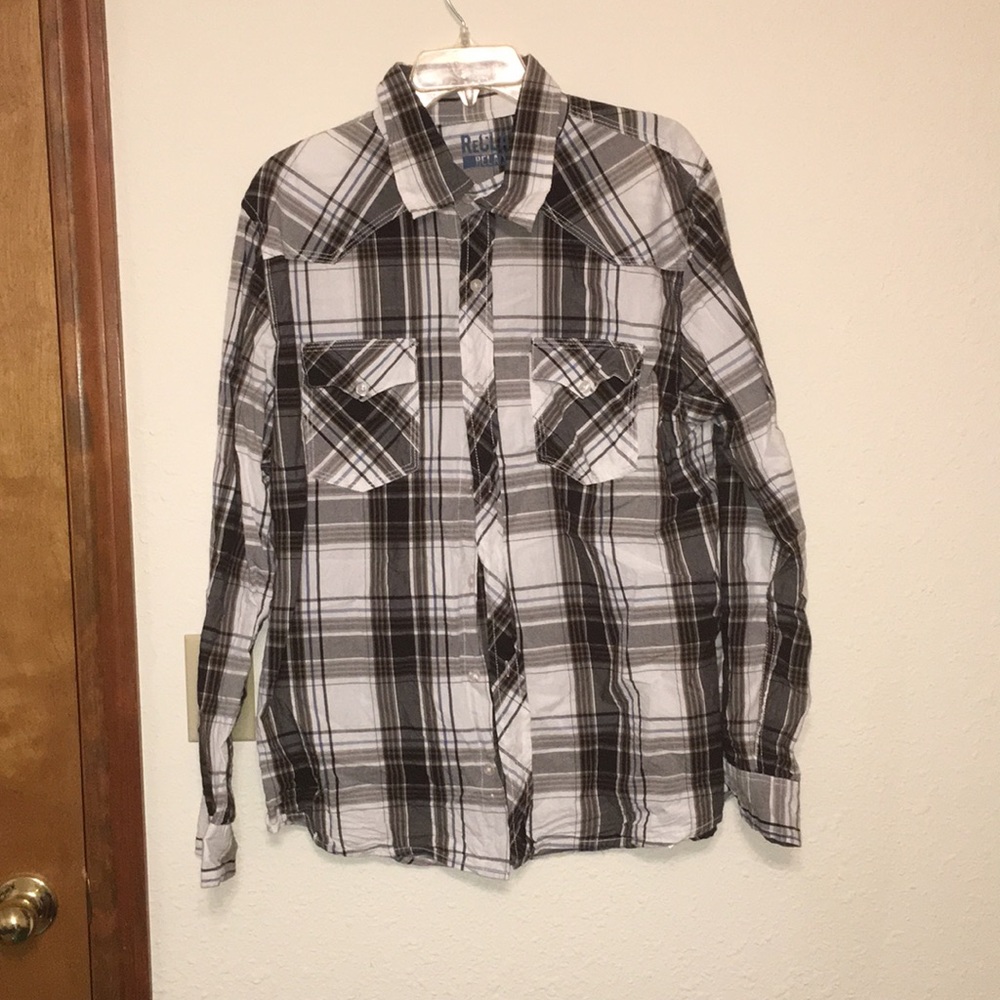 Black and white size large flannel.